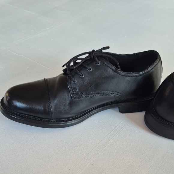 Black Leather Men's Dress Shoes - Picture 9 of 13